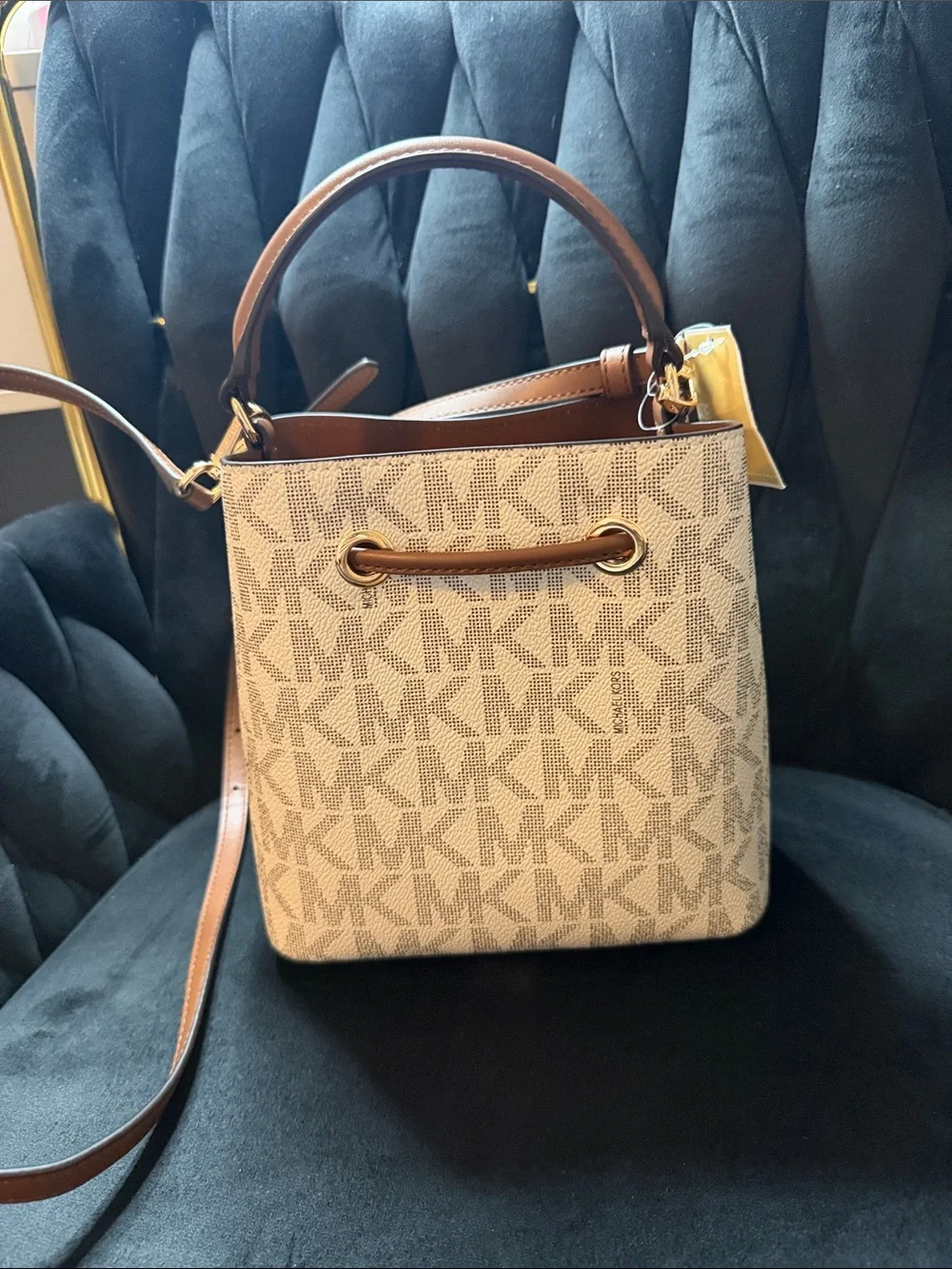 Michael Kors compact bucket